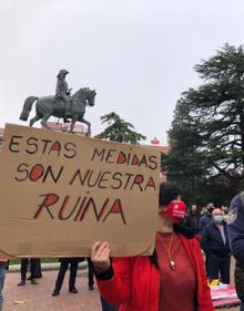 Imagen secundaria 2 - Los hosteleros riojanos protestan al unísono