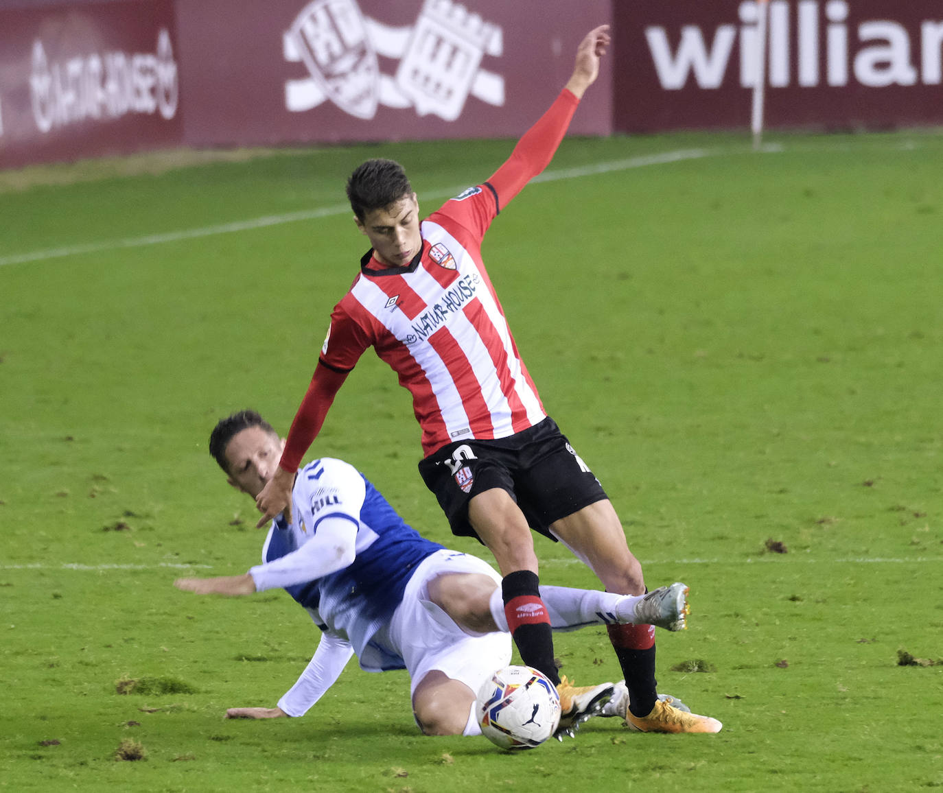 Los blanquirrojos han conseguido su cuarto triunfo seguido gracias a un gol del colombiano Leo Ruiz