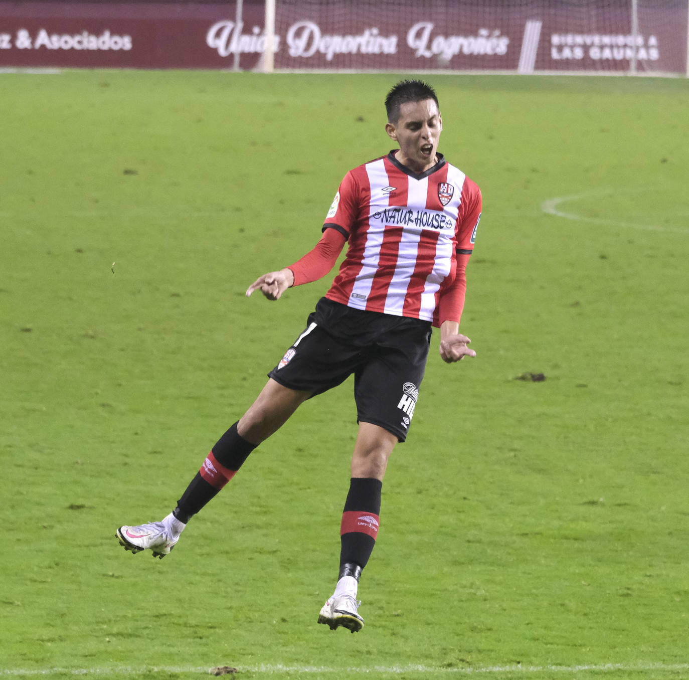 Los blanquirrojos han conseguido su cuarto triunfo seguido gracias a un gol del colombiano Leo Ruiz