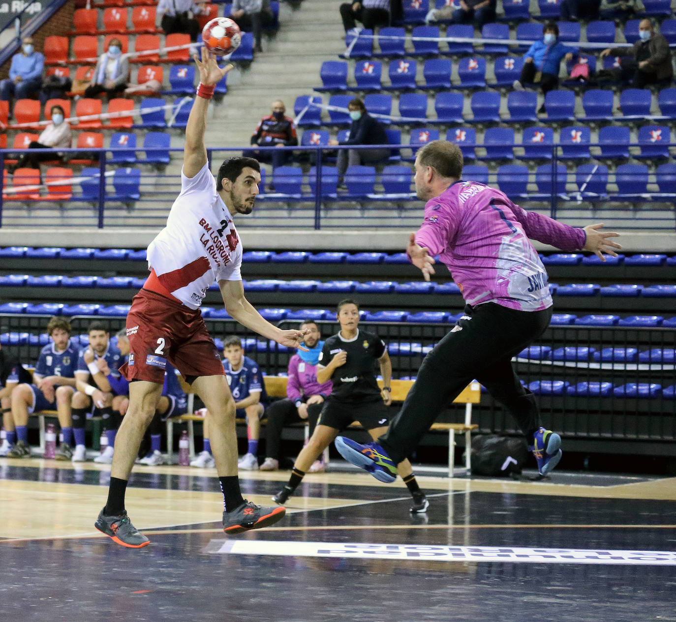 El equipo franjivino sufrió más de lo deseado para vencer al Cangas y sumar su cuarta victorias consecutiva