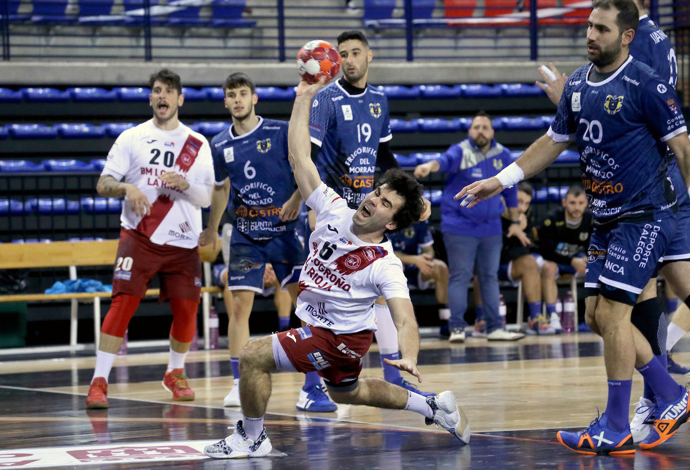 El equipo franjivino sufrió más de lo deseado para vencer al Cangas y sumar su cuarta victorias consecutiva