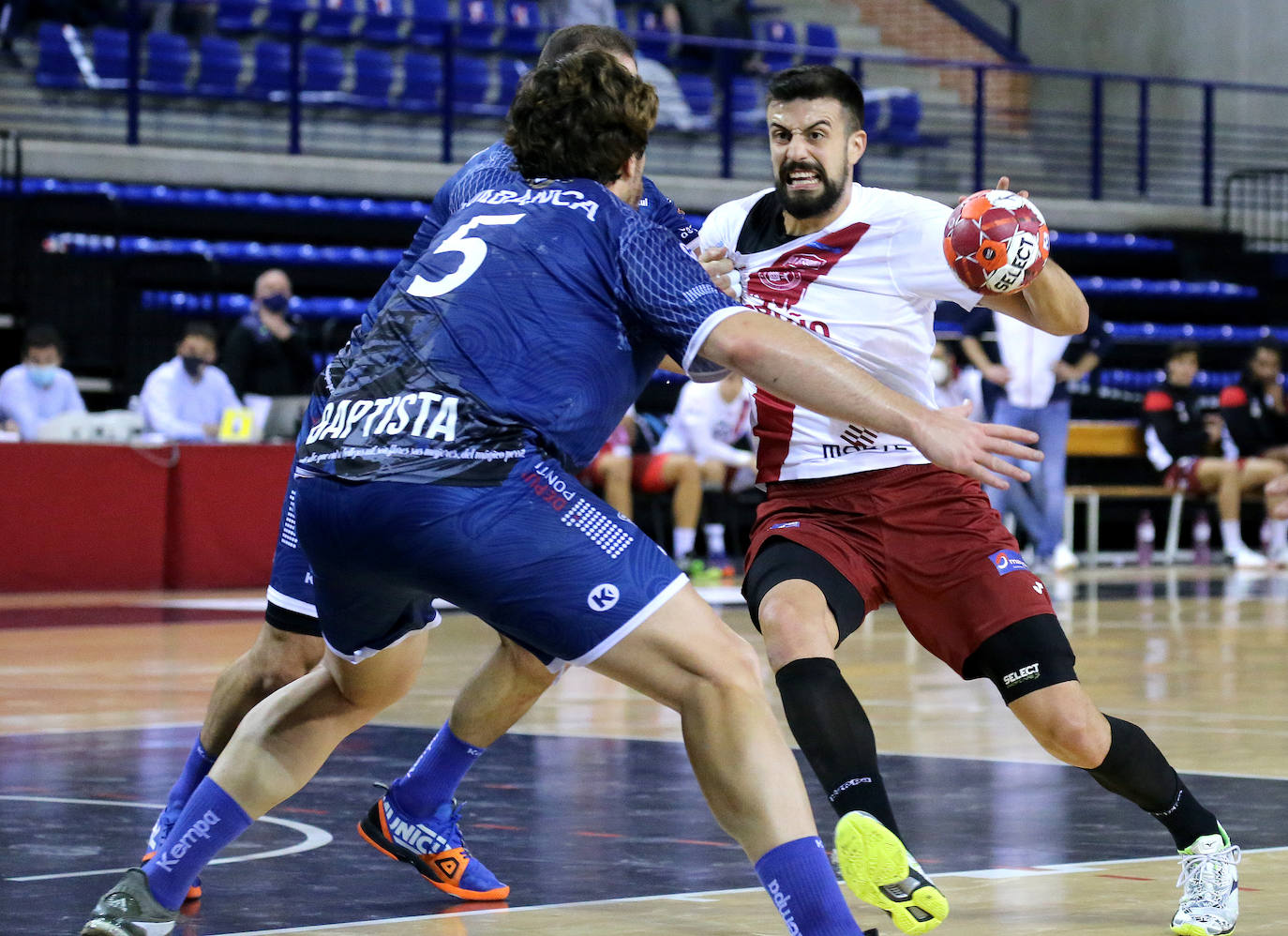 El equipo franjivino sufrió más de lo deseado para vencer al Cangas y sumar su cuarta victorias consecutiva