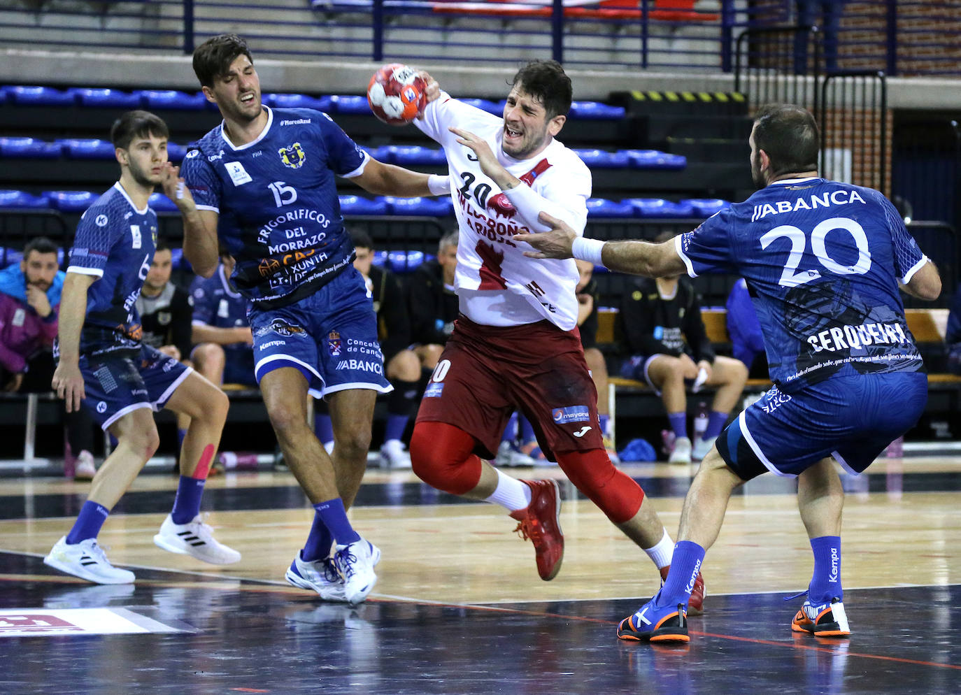 El equipo franjivino sufrió más de lo deseado para vencer al Cangas y sumar su cuarta victorias consecutiva