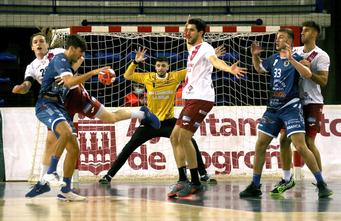 El equipo franjivino sufrió más de lo deseado para vencer al Cangas y sumar su cuarta victorias consecutiva