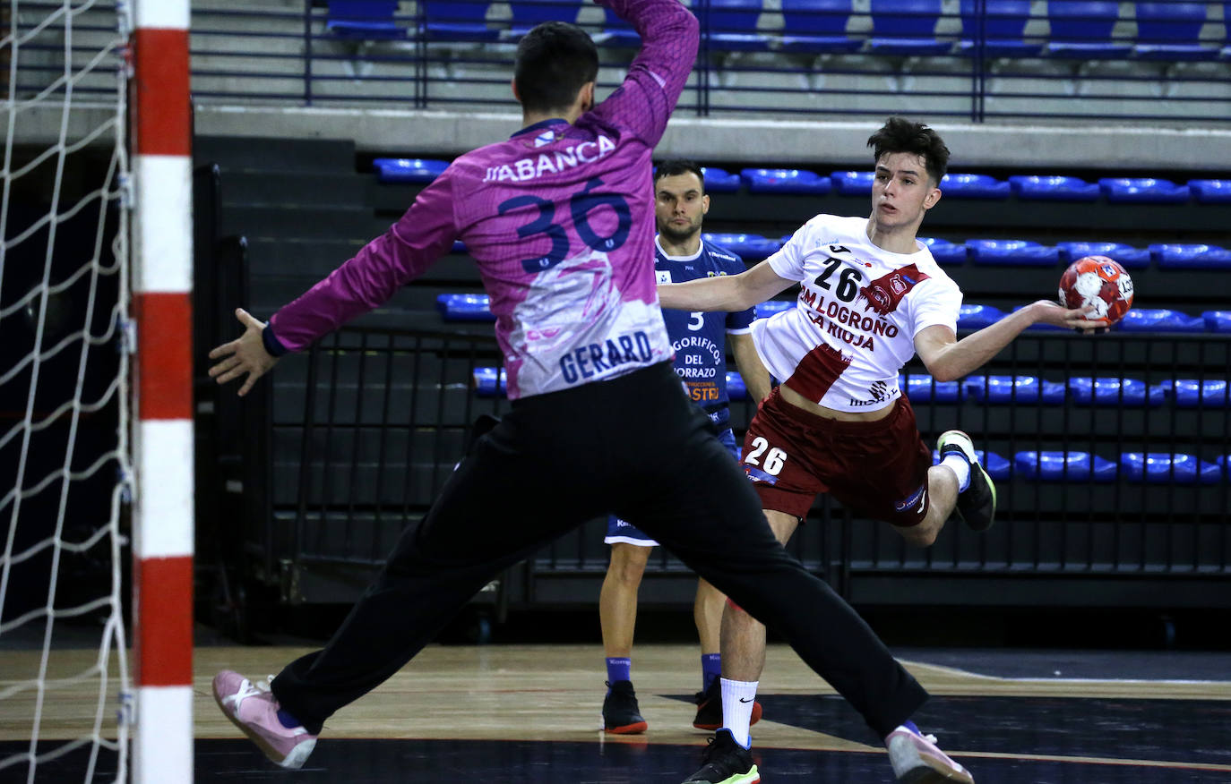 El equipo franjivino sufrió más de lo deseado para vencer al Cangas y sumar su cuarta victorias consecutiva