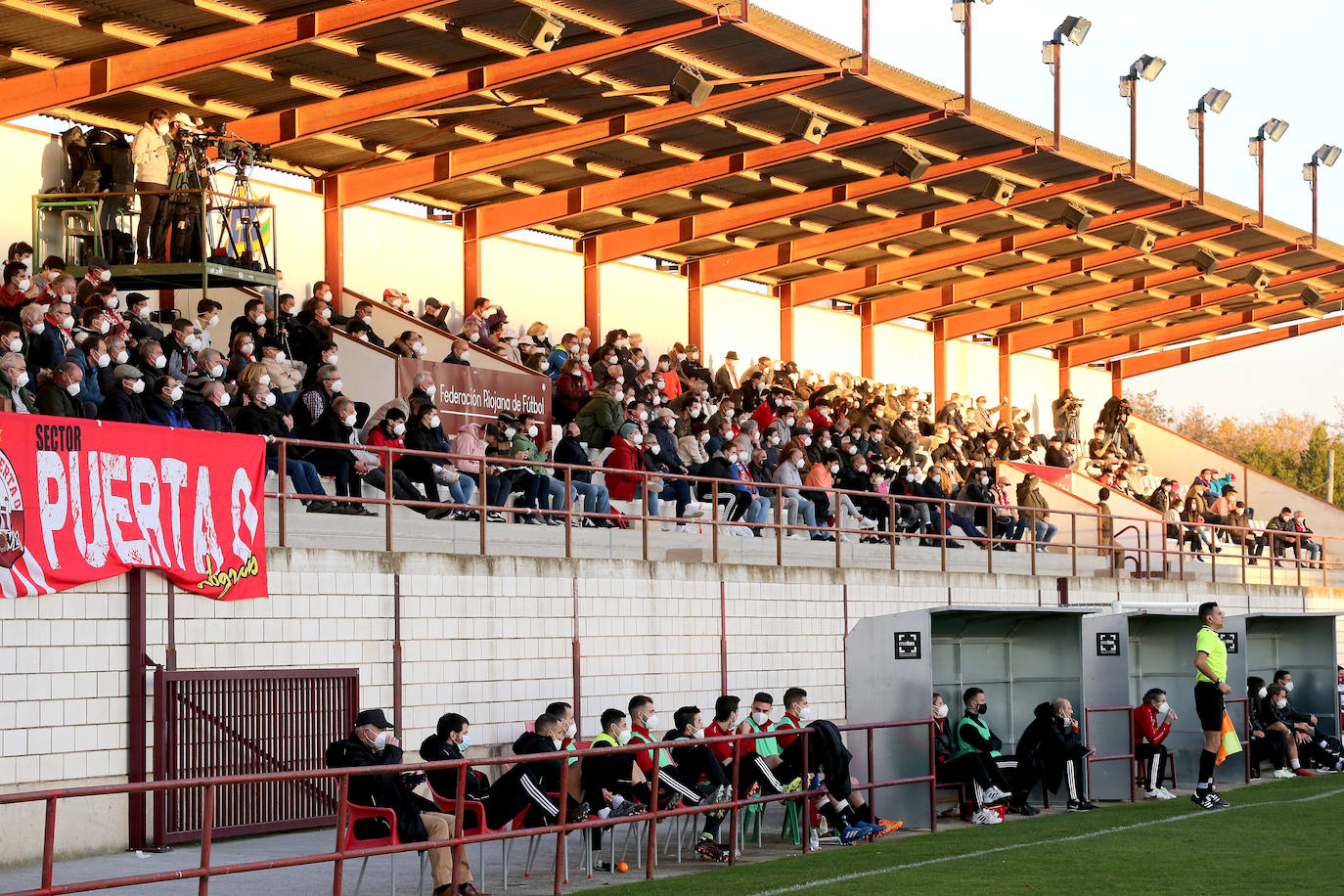 Empate sin goles en el derbi riojano entre la SDL y el Calahorra. 