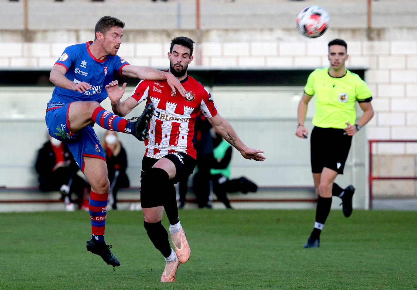 Empate sin goles en el derbi riojano entre la SDL y el Calahorra. 