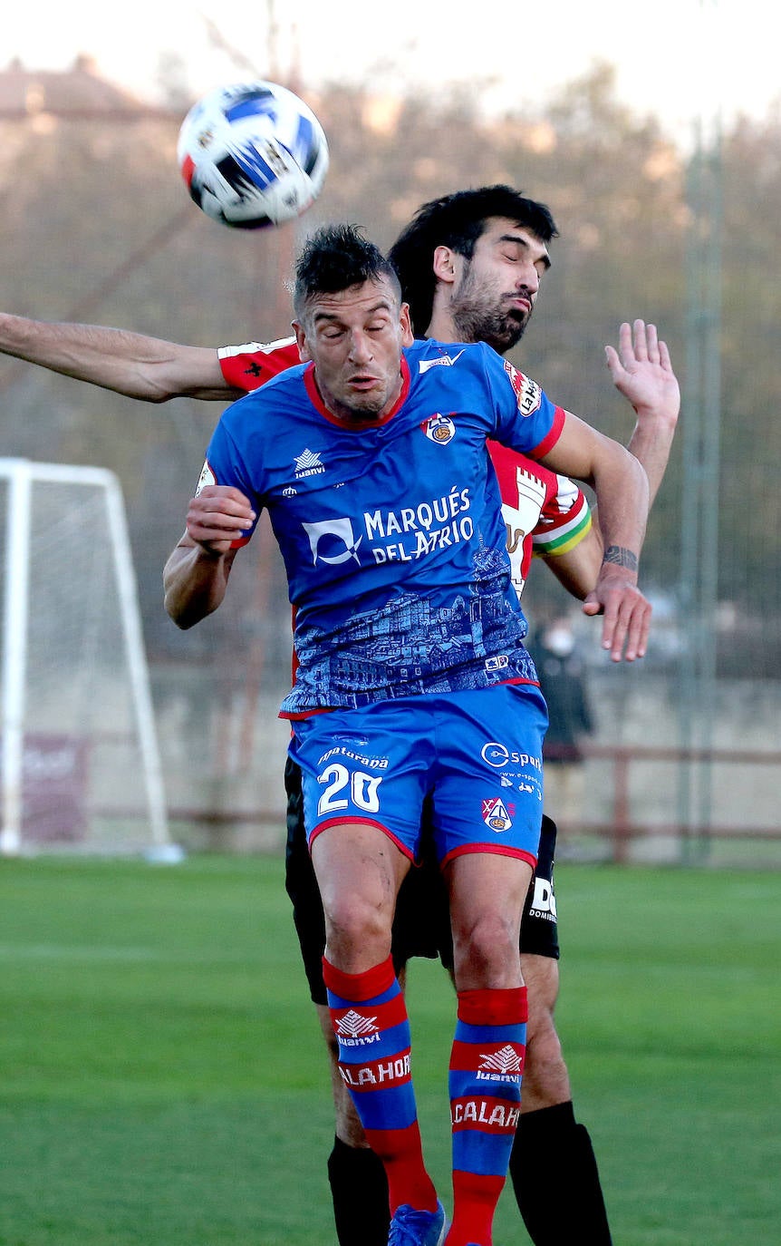 Empate sin goles en el derbi riojano entre la SDL y el Calahorra. 