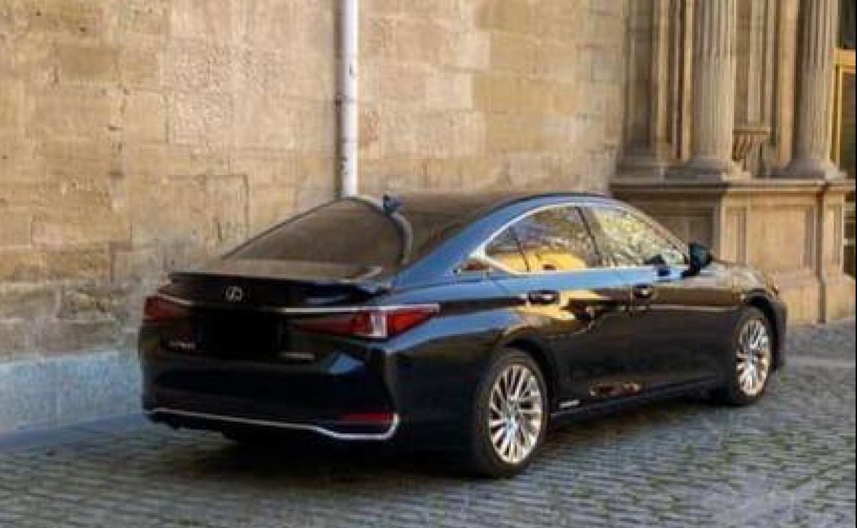 Nuevo coche oficial de la marca Lexus.