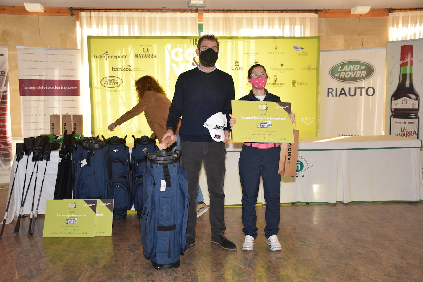 Tras disputar la final de la liga, los ganadores recibieron sus premios. 