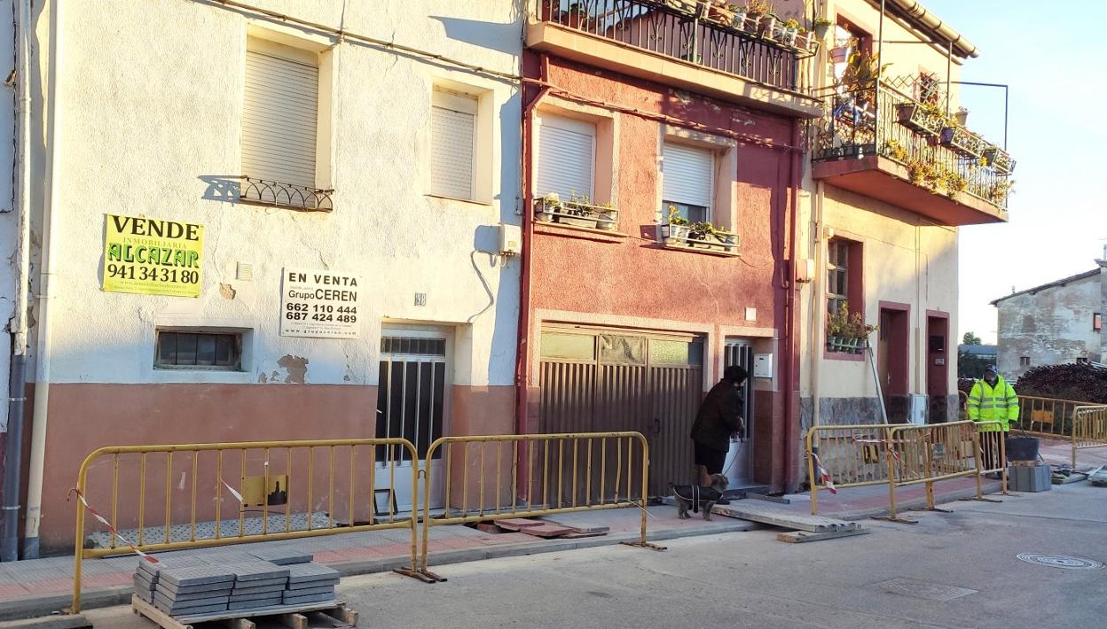 Trabajos de renovación de las aceras y redes interiores en una zona del barrio de Margubete. 