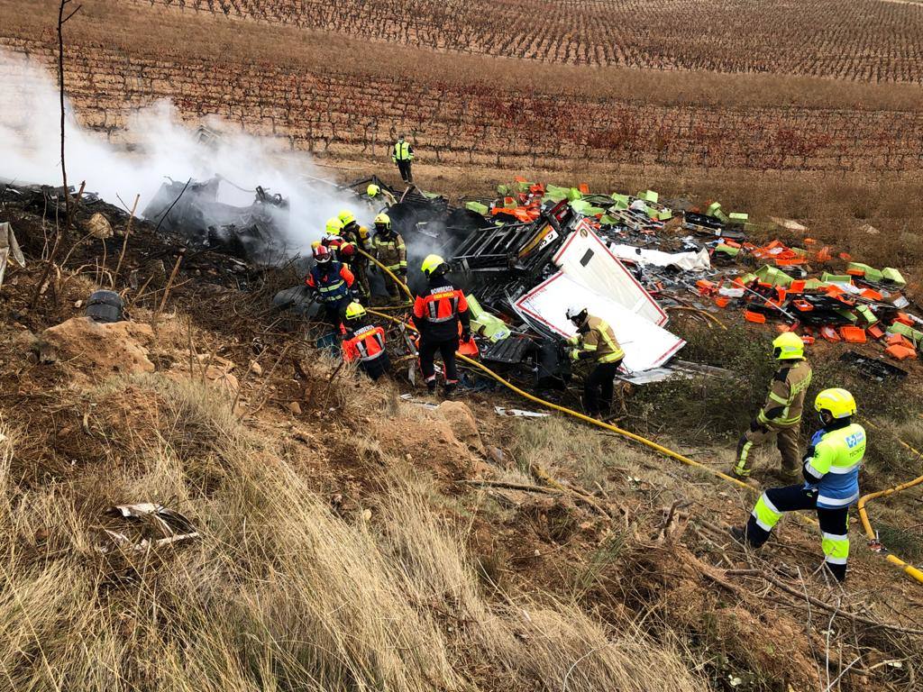 Imagen secundaria 1 - Un camionero de 52 años fallece tras un accidente en la AP68 a la altura de Cenicero