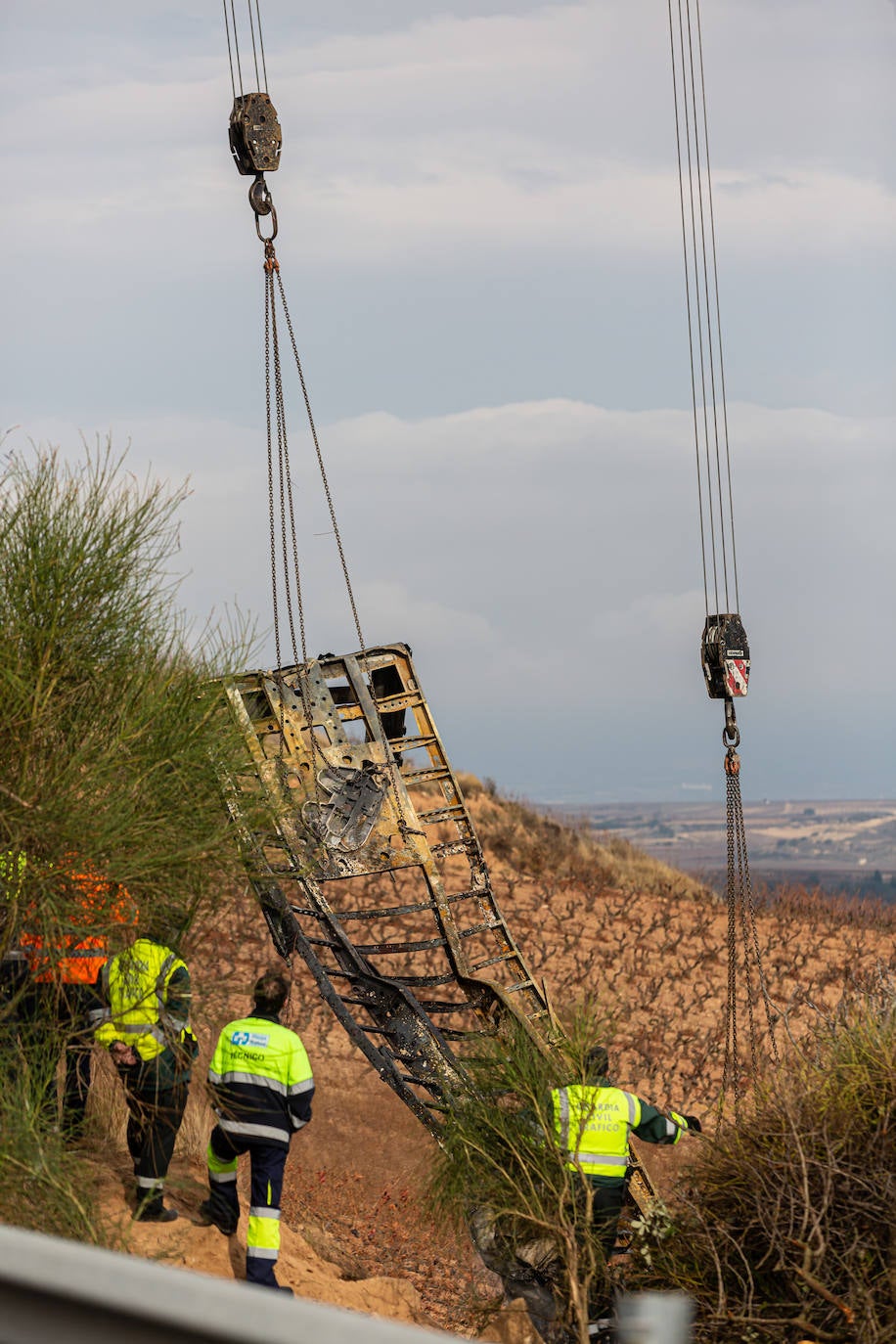 En este terrible suceso, los bomberos han tardado cinco horas en hallar el cuerpo de la víctima