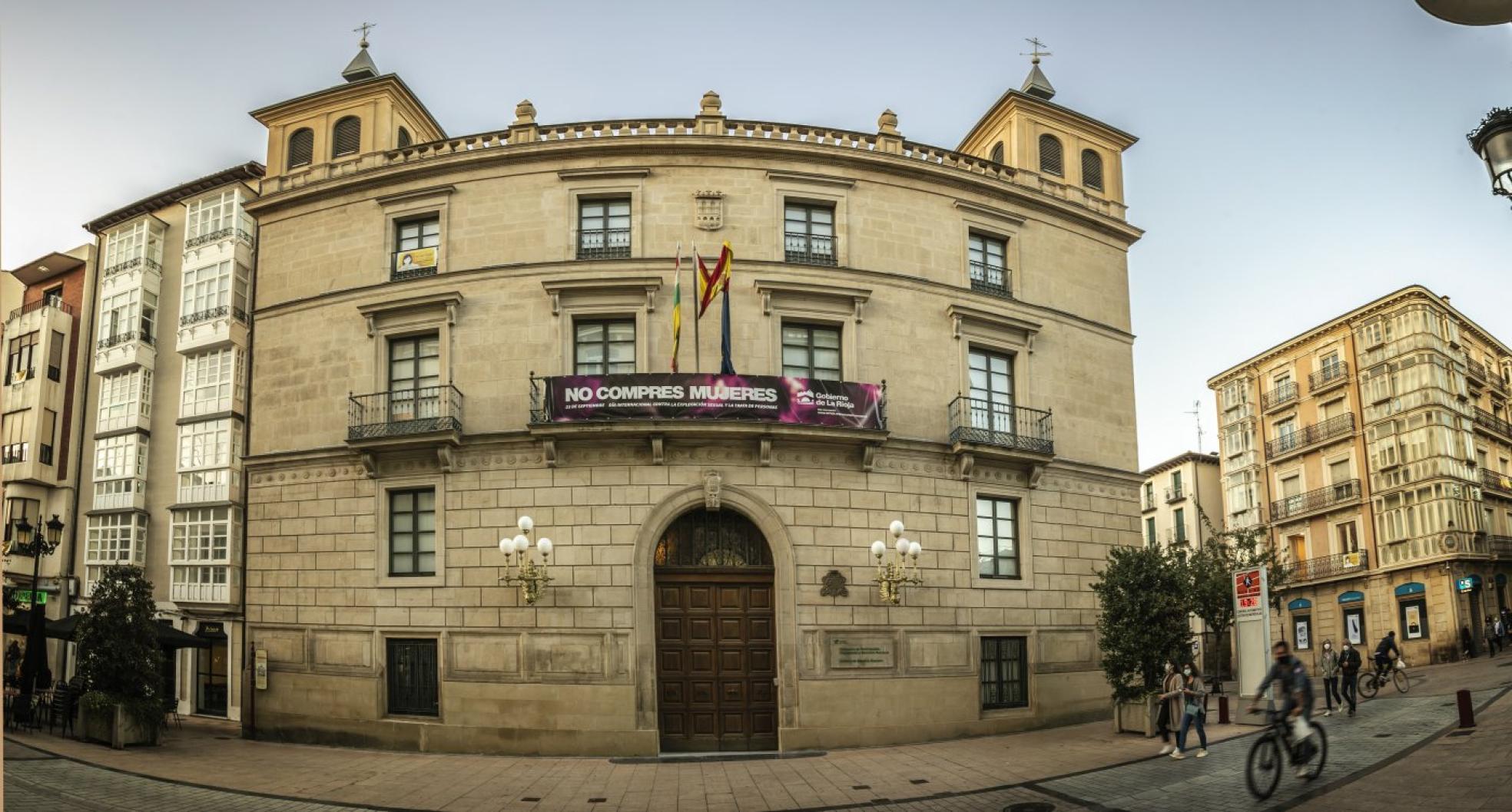 Palacio de los Chapiteles. Edificio de la calle Portales, sede del Instituto de Estudios Riojanos. 