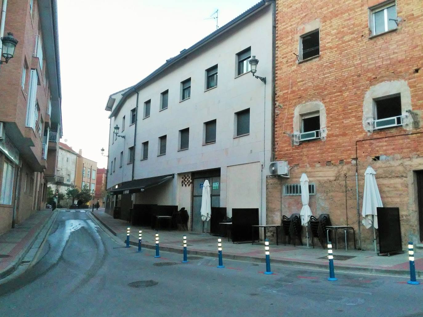 Calle de Villamediana donde se produjo la aglomeración de gente por la que tuvo que intervenir la Guardia Civil