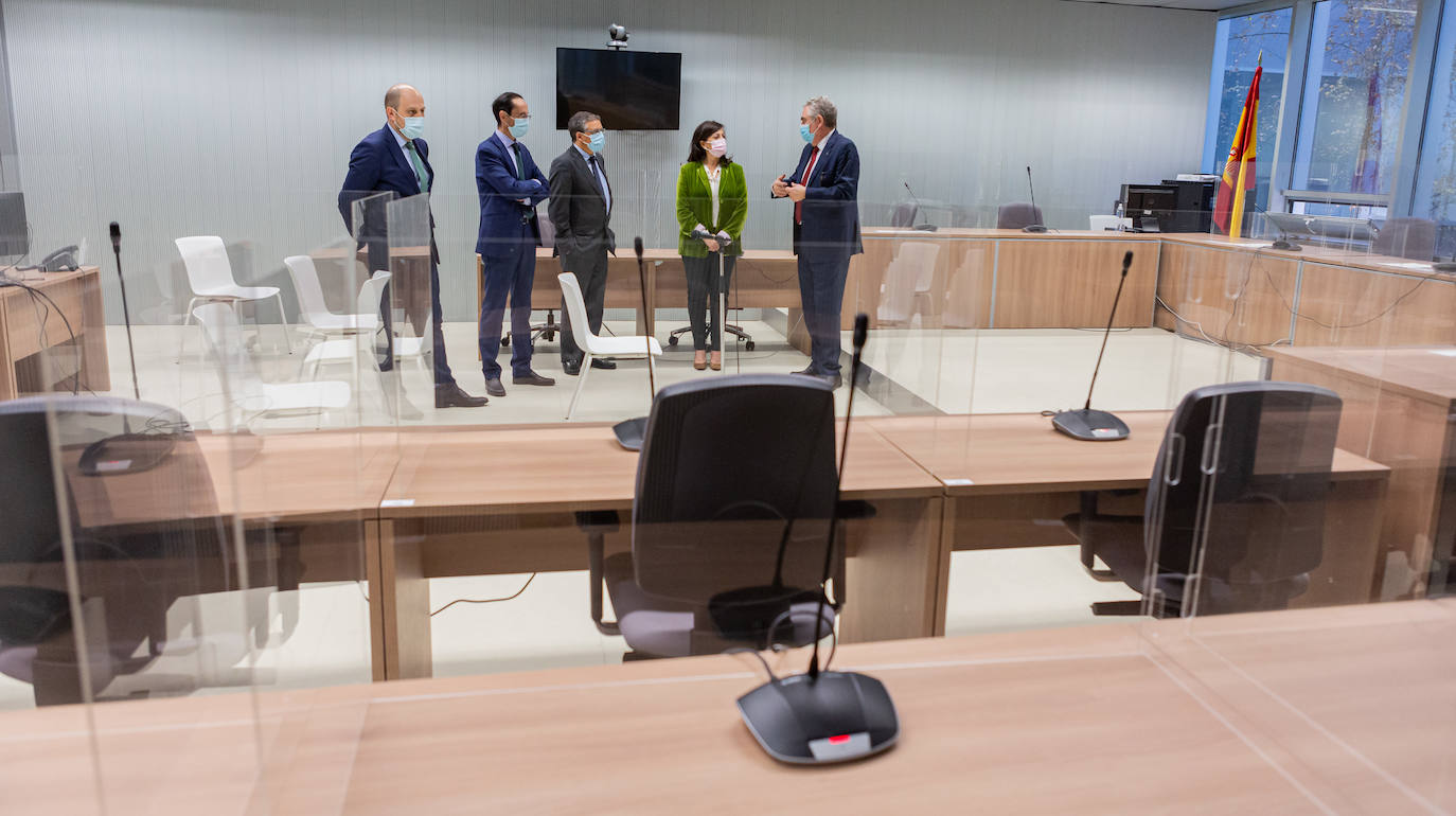 Visita de la presidenta del Gobierno de La Rioja a la nueva sala de vistas del Juzgado de Violencia sobre la Mujer.