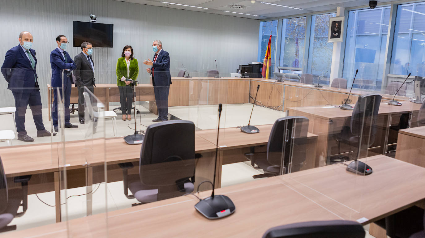 Visita de la presidenta del Gobierno de La Rioja a la nueva sala de vistas del Juzgado de Violencia sobre la Mujer.