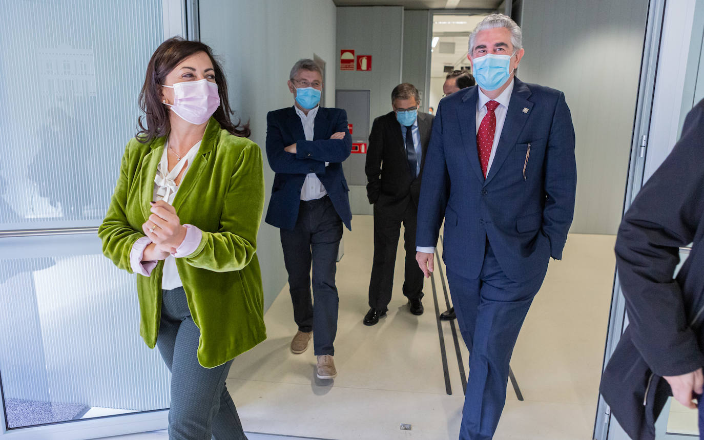 Visita de la presidenta del Gobierno de La Rioja a la nueva sala de vistas del Juzgado de Violencia sobre la Mujer.