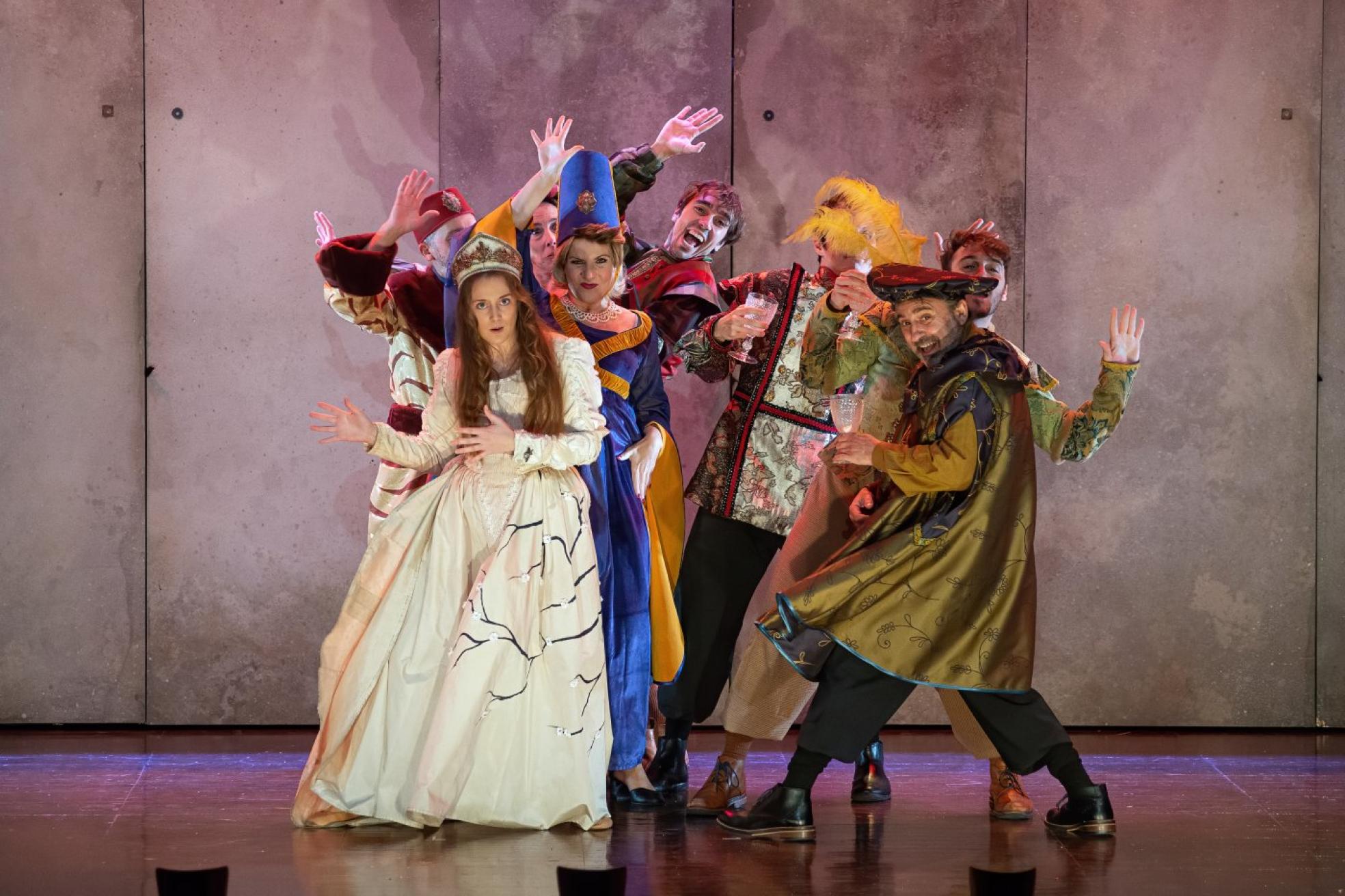 Teatro. Un instante de la representación, anoche, de 'Romeo y Julieta', en el certamen Garnacha de Rioja. 