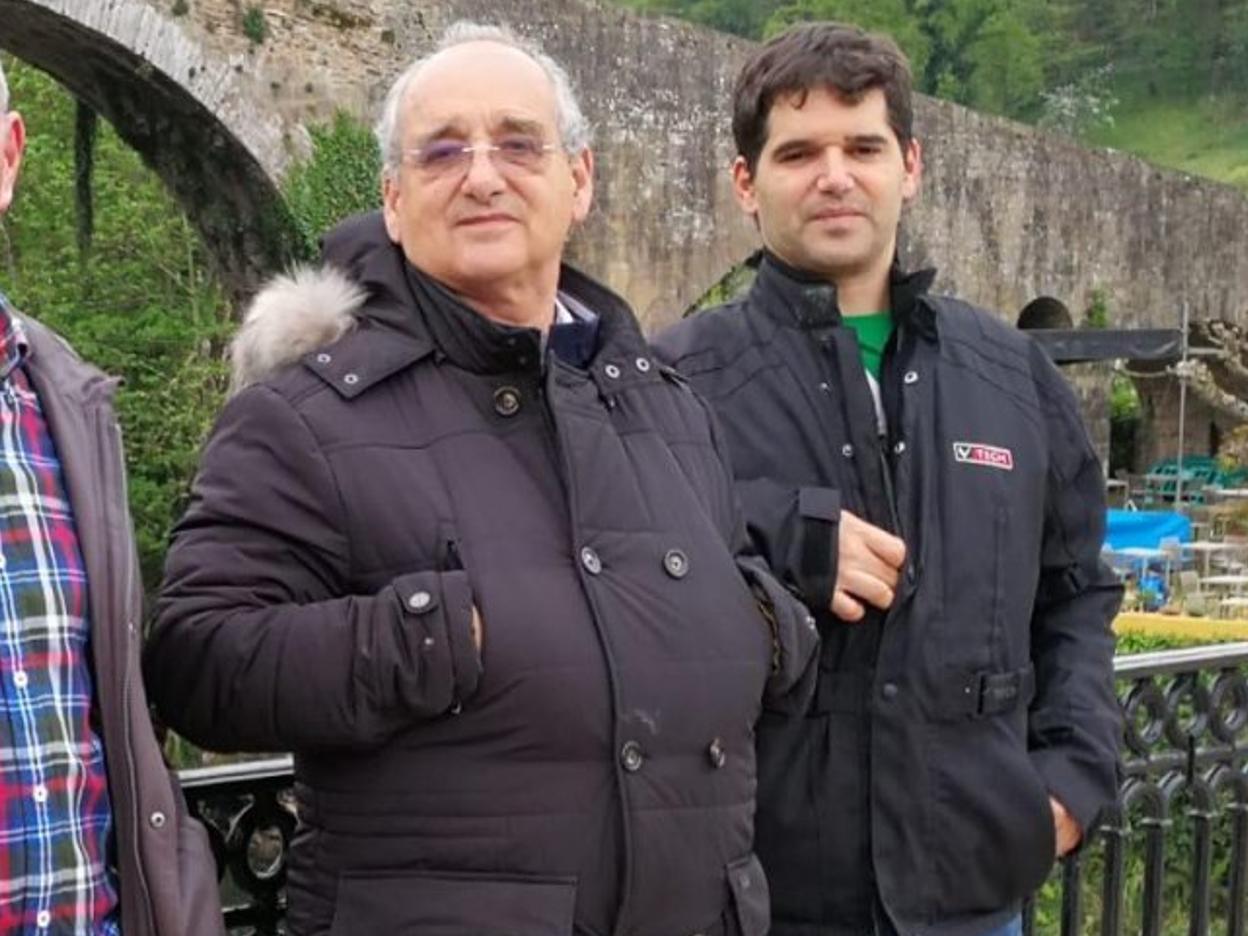 Joaquín Echeverría, junto a su hijo Ignacio, en una imagen del álbum familiar. 