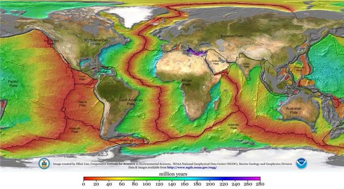 Este mapa muestra cómo la corteza oceánica se eleva sobre las grietas que hay entre las placas tectónicas y se expande hacia afuera. En el caso del Atlántico, la corteza oceánica color azul claro empezó a formarse hace 180 millones de años, cuando Norteamérica y África se separaron. La corteza verde se formó entre 128 y 84 millones de años atrás, cuando África y Sudamérica, de igual modo, se separaron. La corteza color rojo oscuro es la más reciente, ya que se formó hace entre uno y diez millones de años.