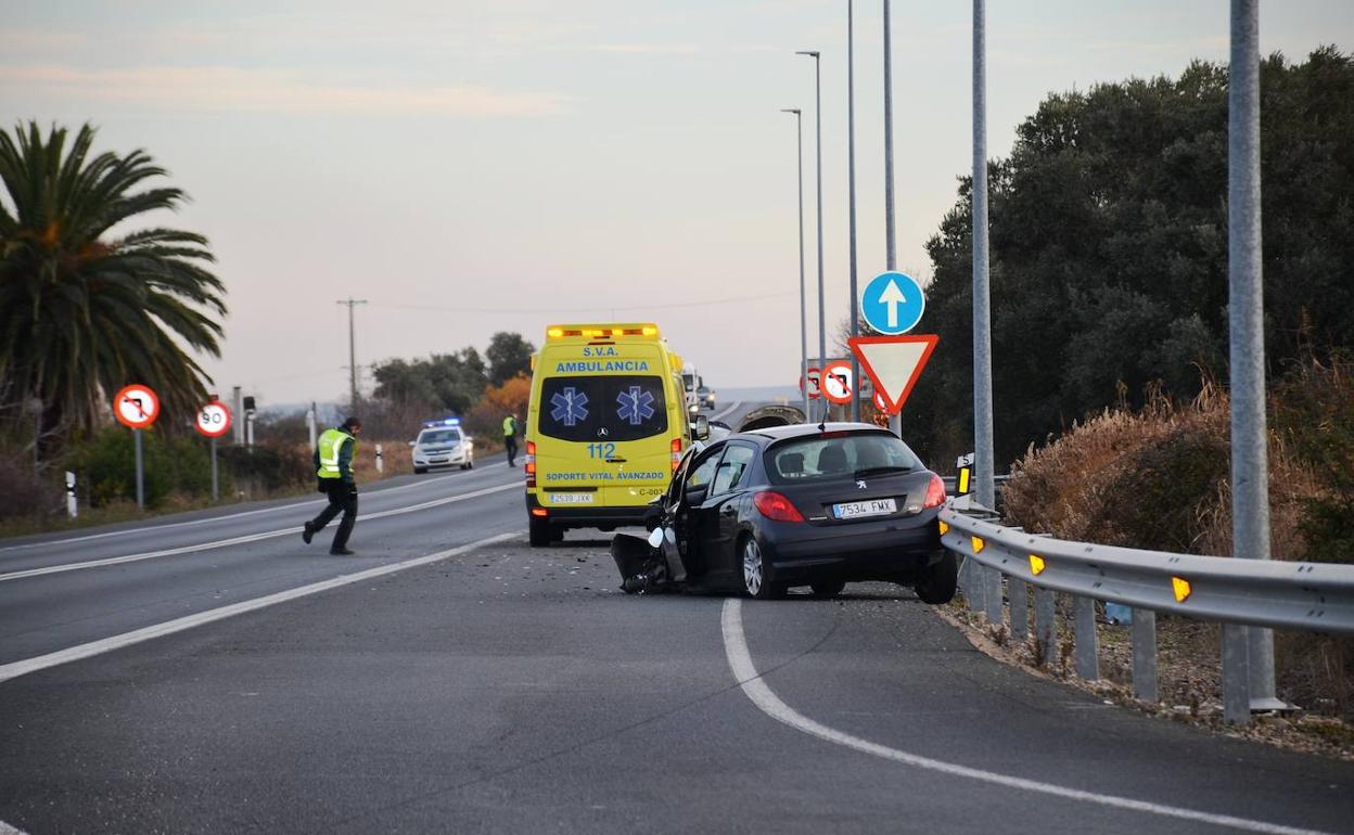 Dos heridos leves en la colisión entre dos vehículos en la N-232, en Calahorra