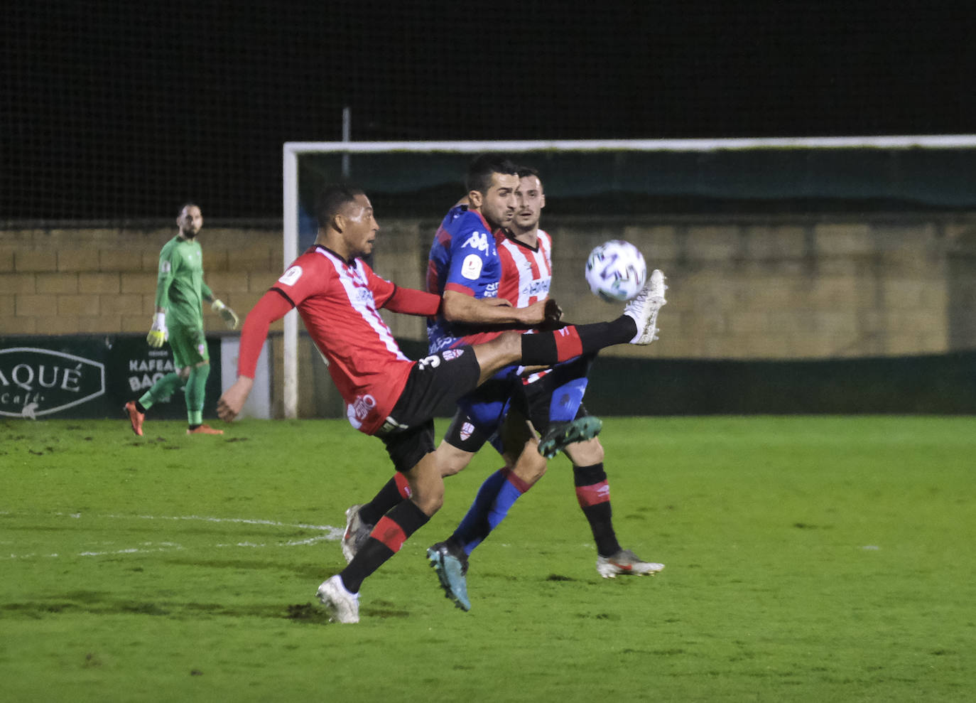 Los blanquirrojos se despiden de la Copa tras perder contra el Amorebieta.