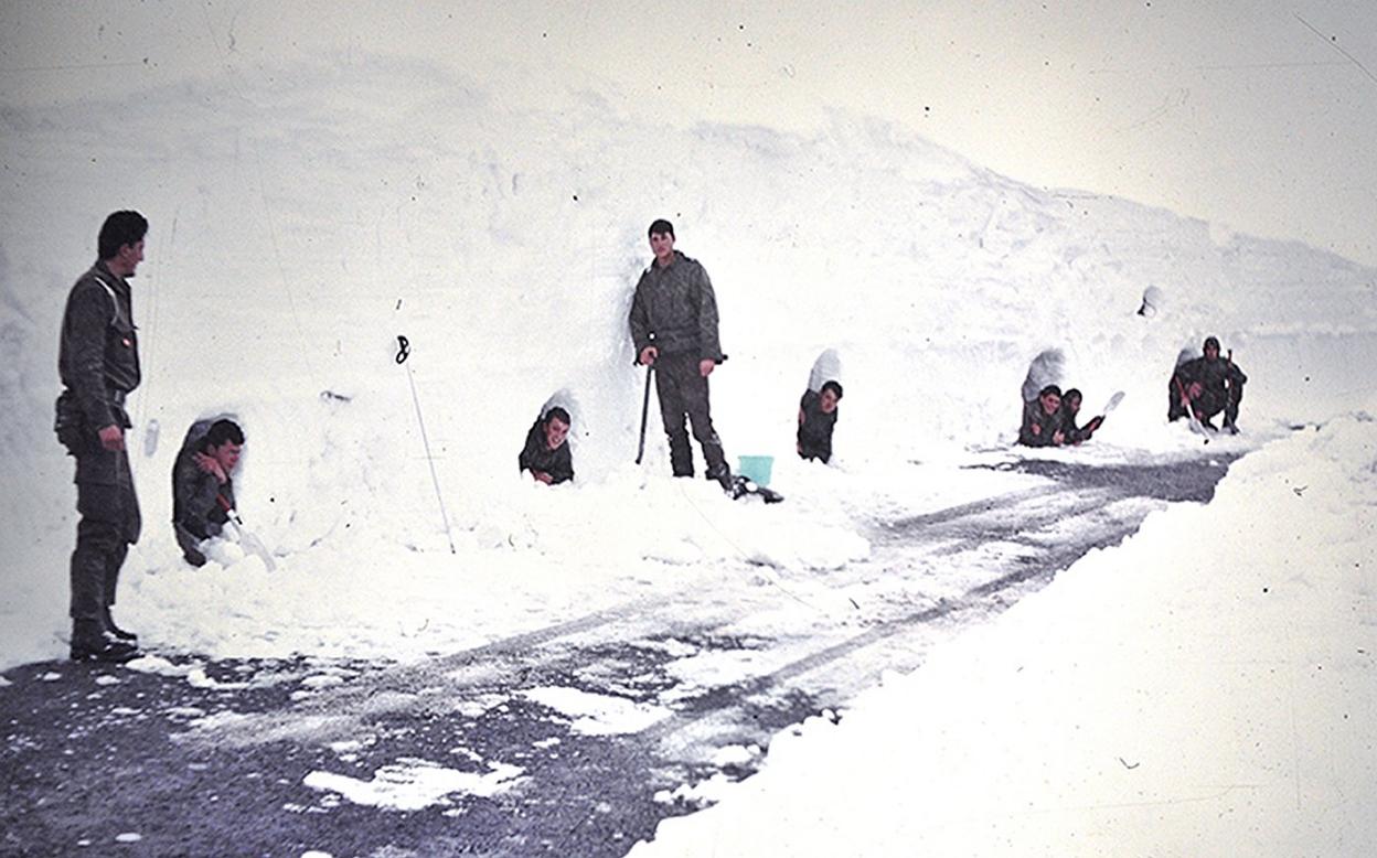 La Retina | Maniobras militares: cuevas de nieve en la montaña de Ezcaray