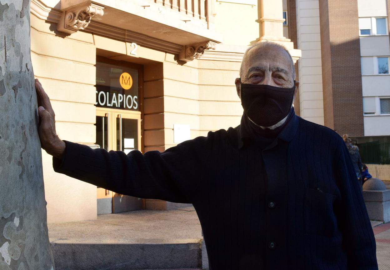 El misionero, esta semana en la puerta de Escolapios. 