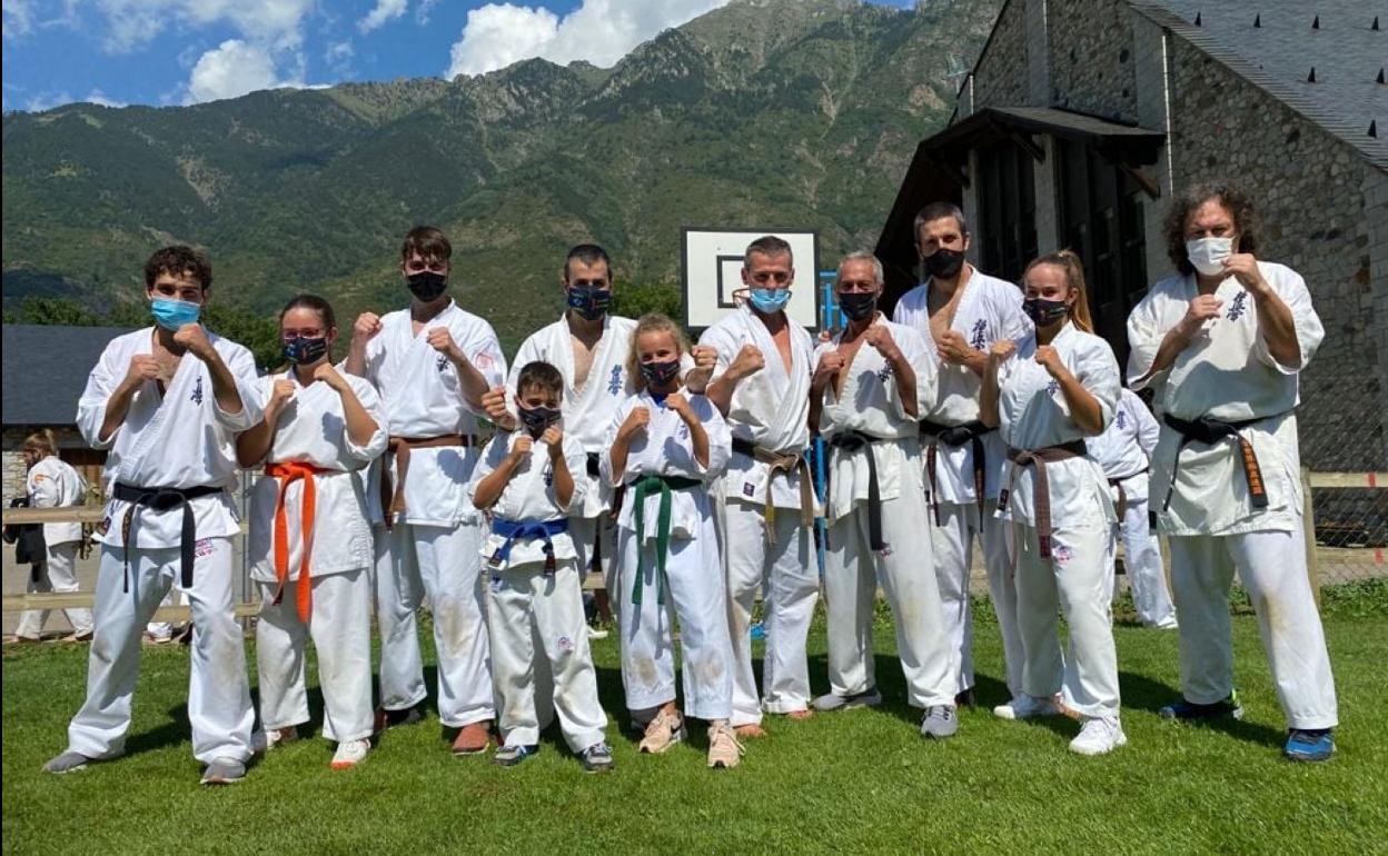 los miembros del Club Kyoku Haro en Benasque.