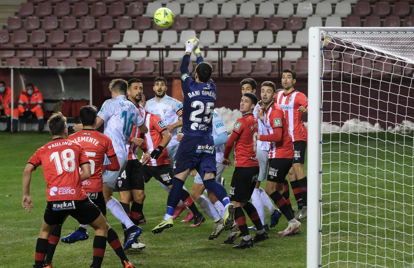 Los blanquirrojos se han impuesto al Mirandés en un choque marcado por el estado del terreno de juego tras la nevada caída en la capital riojana