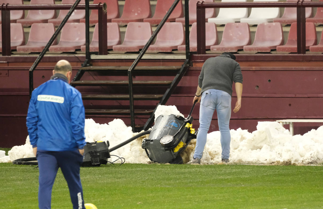 Los blanquirrojos se han impuesto al Mirandés en un choque marcado por el estado del terreno de juego tras la nevada caída en la capital riojana