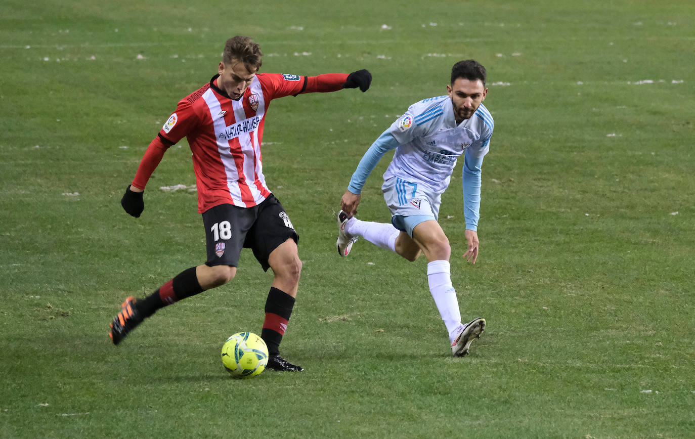 Los blanquirrojos se han impuesto al Mirandés en un choque marcado por el estado del terreno de juego tras la nevada caída en la capital riojana