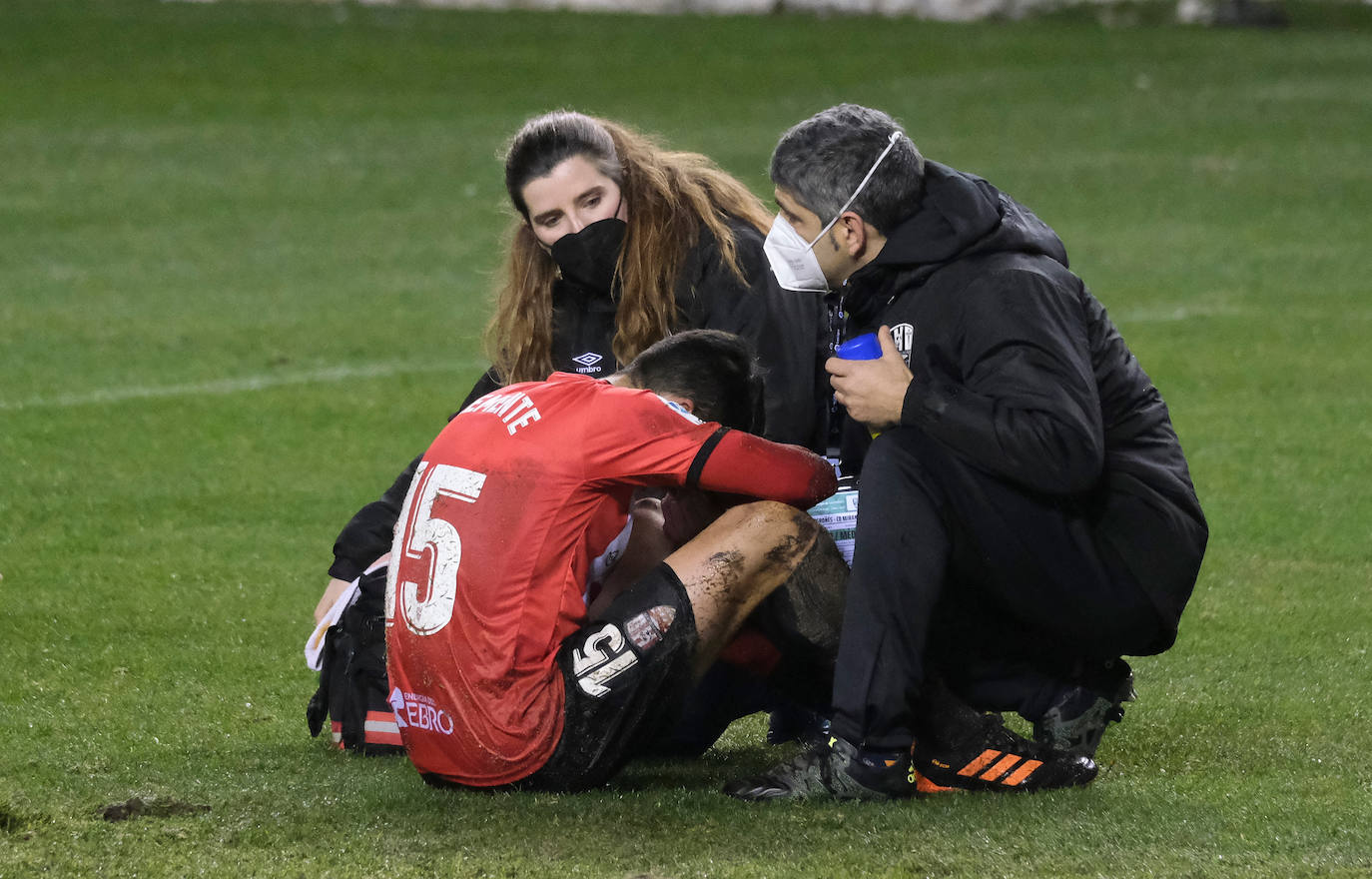 Los blanquirrojos se han impuesto al Mirandés en un choque marcado por el estado del terreno de juego tras la nevada caída en la capital riojana