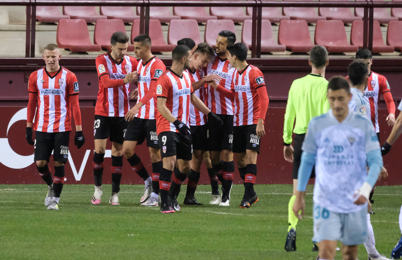 Los blanquirrojos se han impuesto al Mirandés en un choque marcado por el estado del terreno de juego tras la nevada caída en la capital riojana