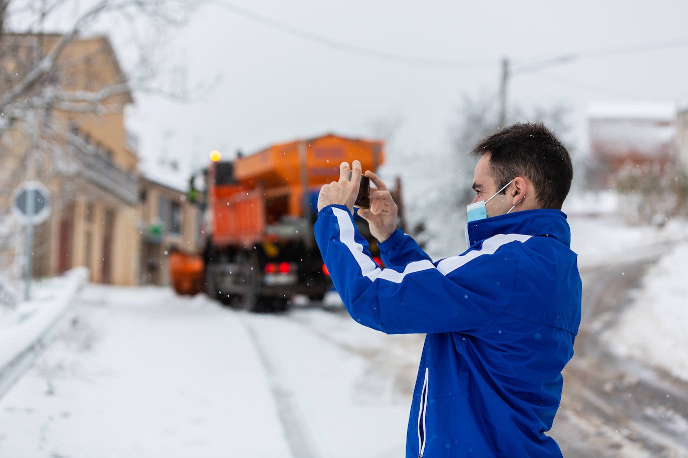 Municipios como Uruñuela, Najera, Sotés, Ventosa o Navarrete han recibido a la nieve en este 2 de enero