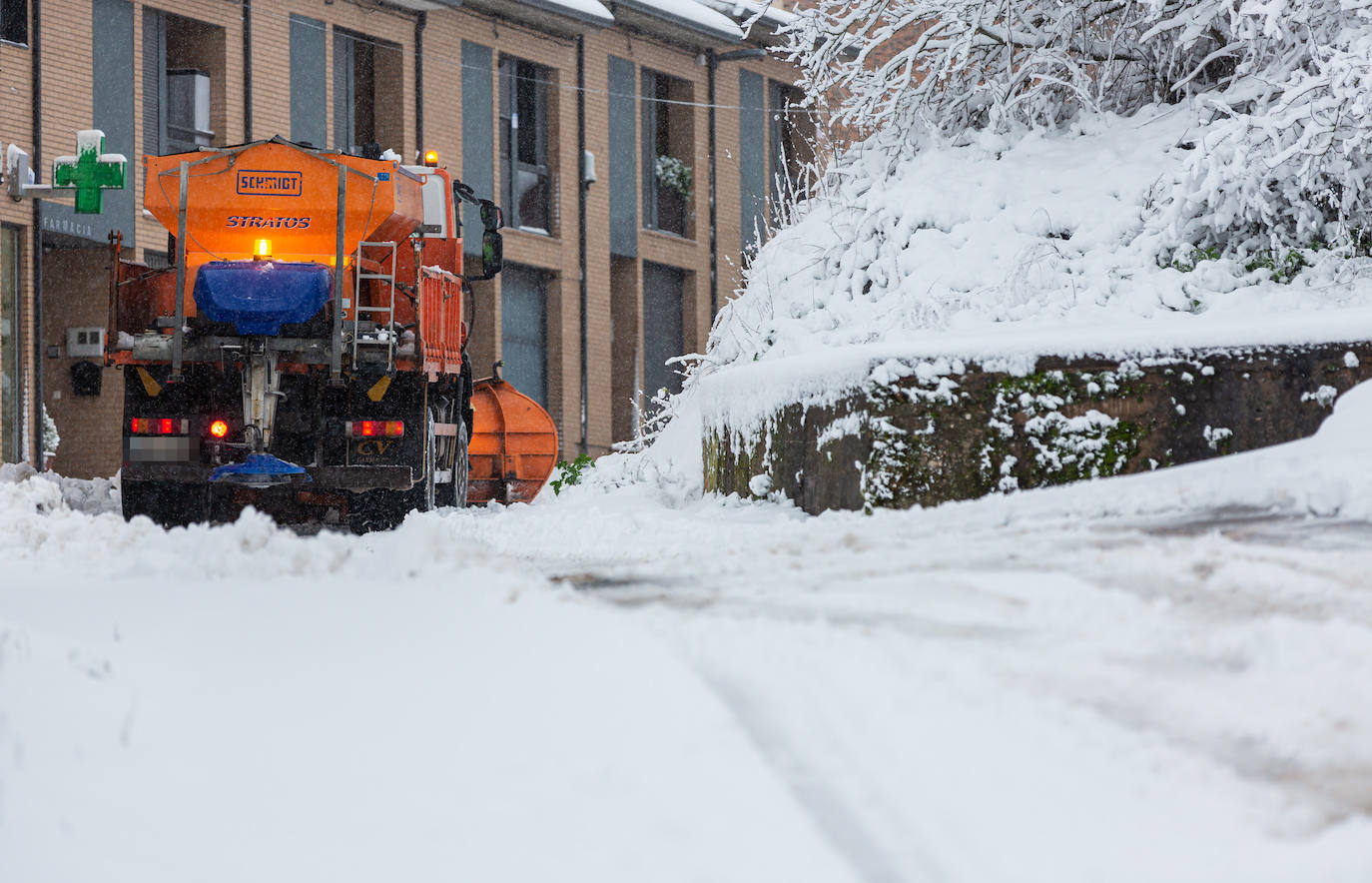 Municipios como Uruñuela, Najera, Sotés, Ventosa o Navarrete han recibido a la nieve en este 2 de enero