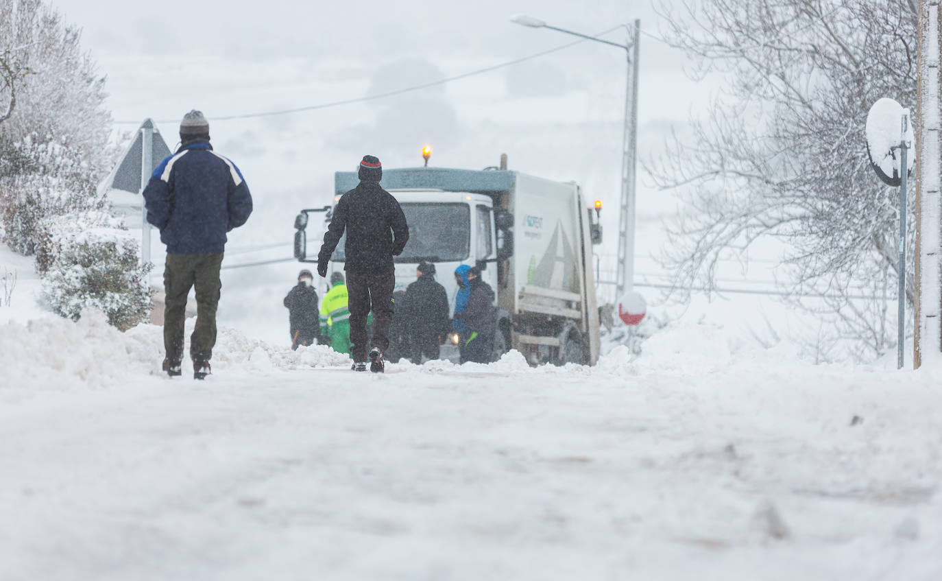 Municipios como Uruñuela, Najera, Sotés, Ventosa o Navarrete han recibido a la nieve en este 2 de enero