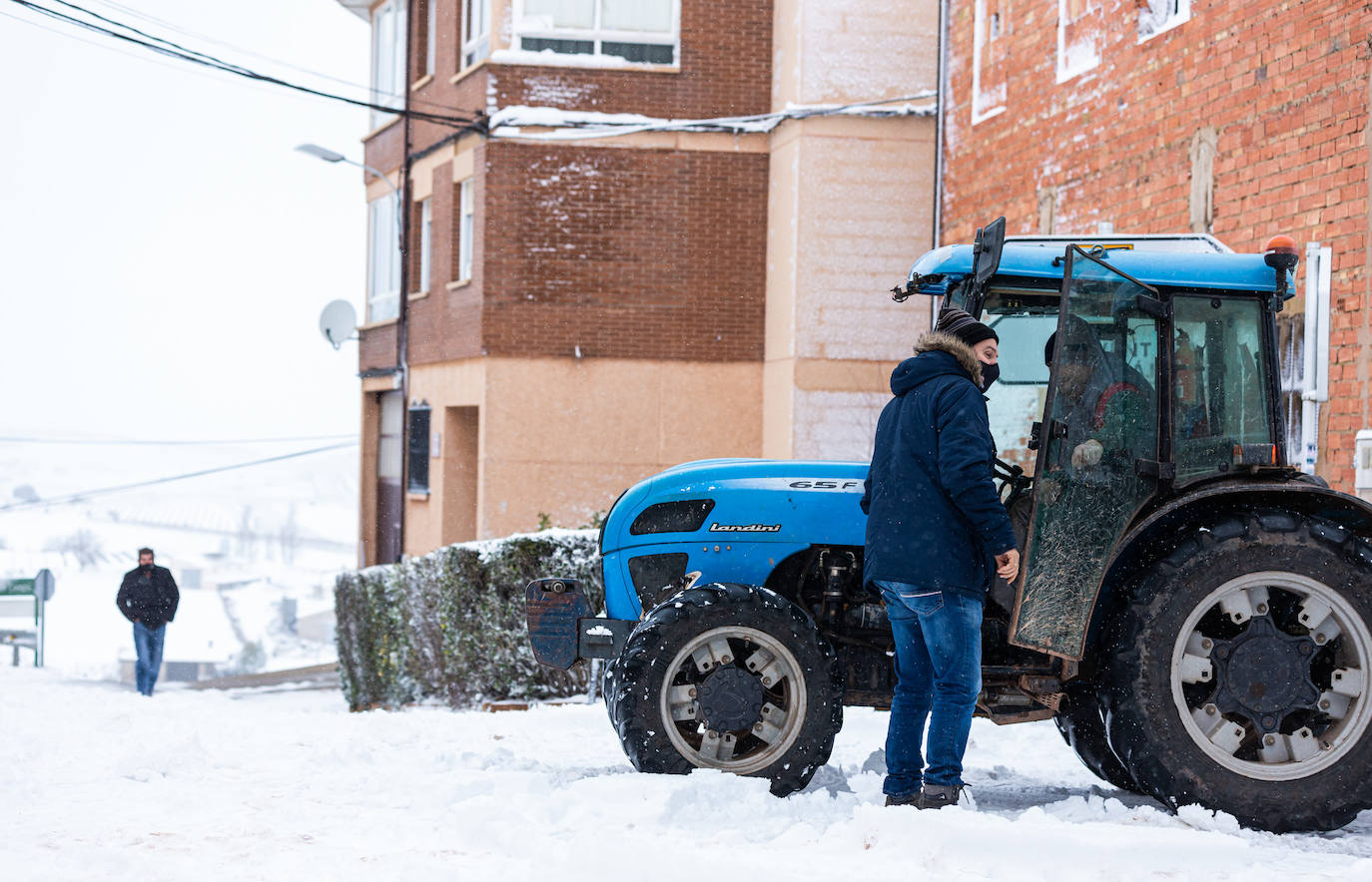 Municipios como Uruñuela, Najera, Sotés, Ventosa o Navarrete han recibido a la nieve en este 2 de enero