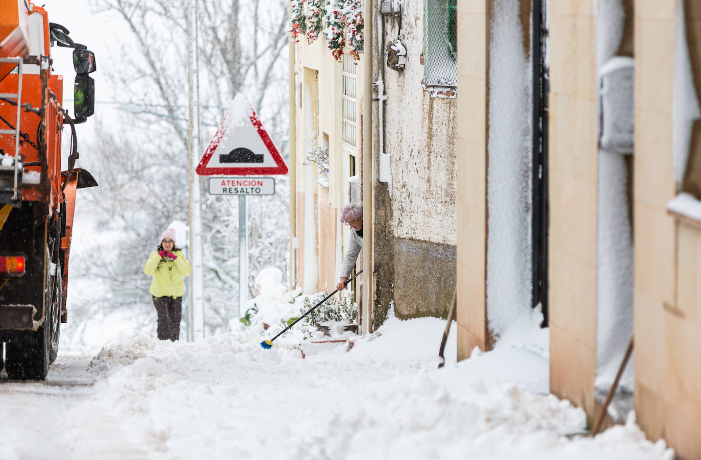 Municipios como Uruñuela, Najera, Sotés, Ventosa o Navarrete han recibido a la nieve en este 2 de enero