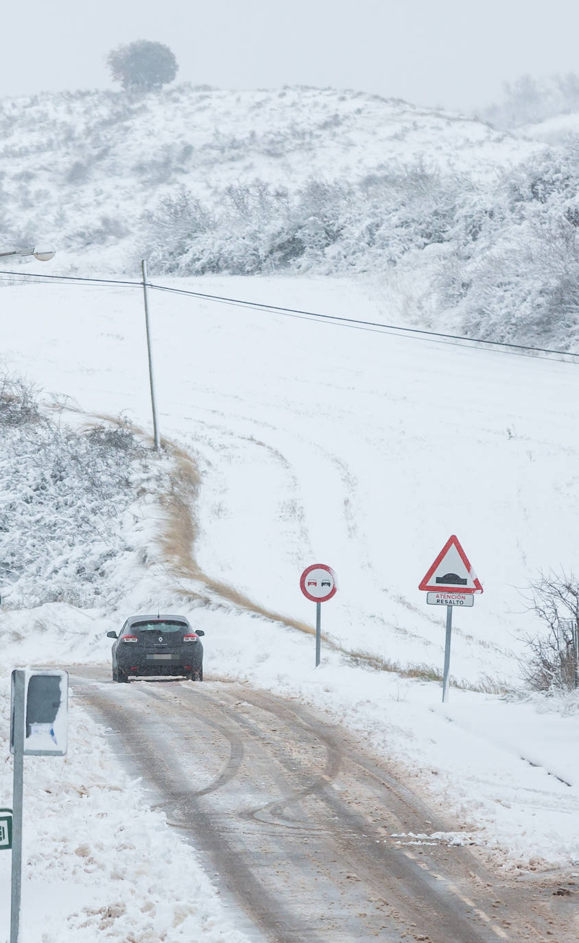 Municipios como Uruñuela, Najera, Sotés, Ventosa o Navarrete han recibido a la nieve en este 2 de enero