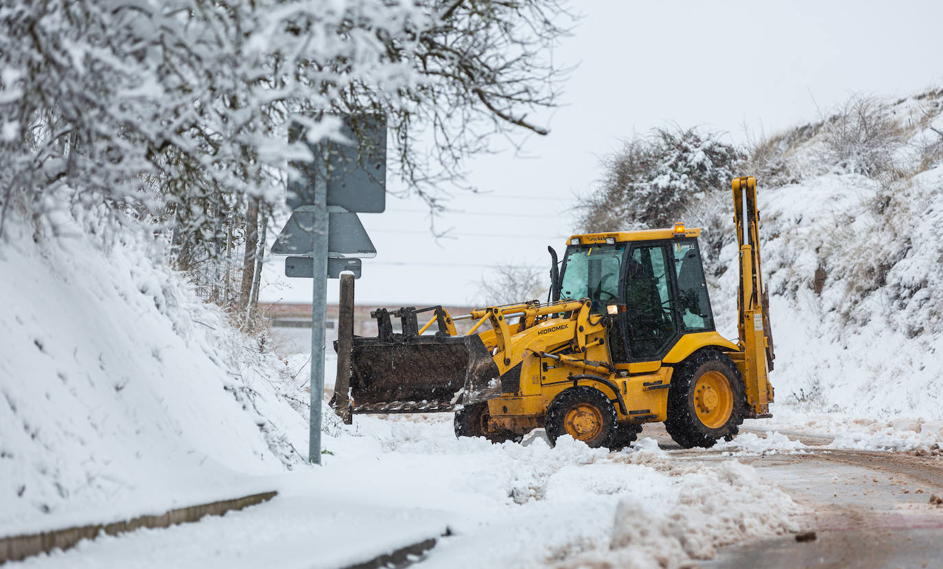 Municipios como Uruñuela, Najera, Sotés, Ventosa o Navarrete han recibido a la nieve en este 2 de enero