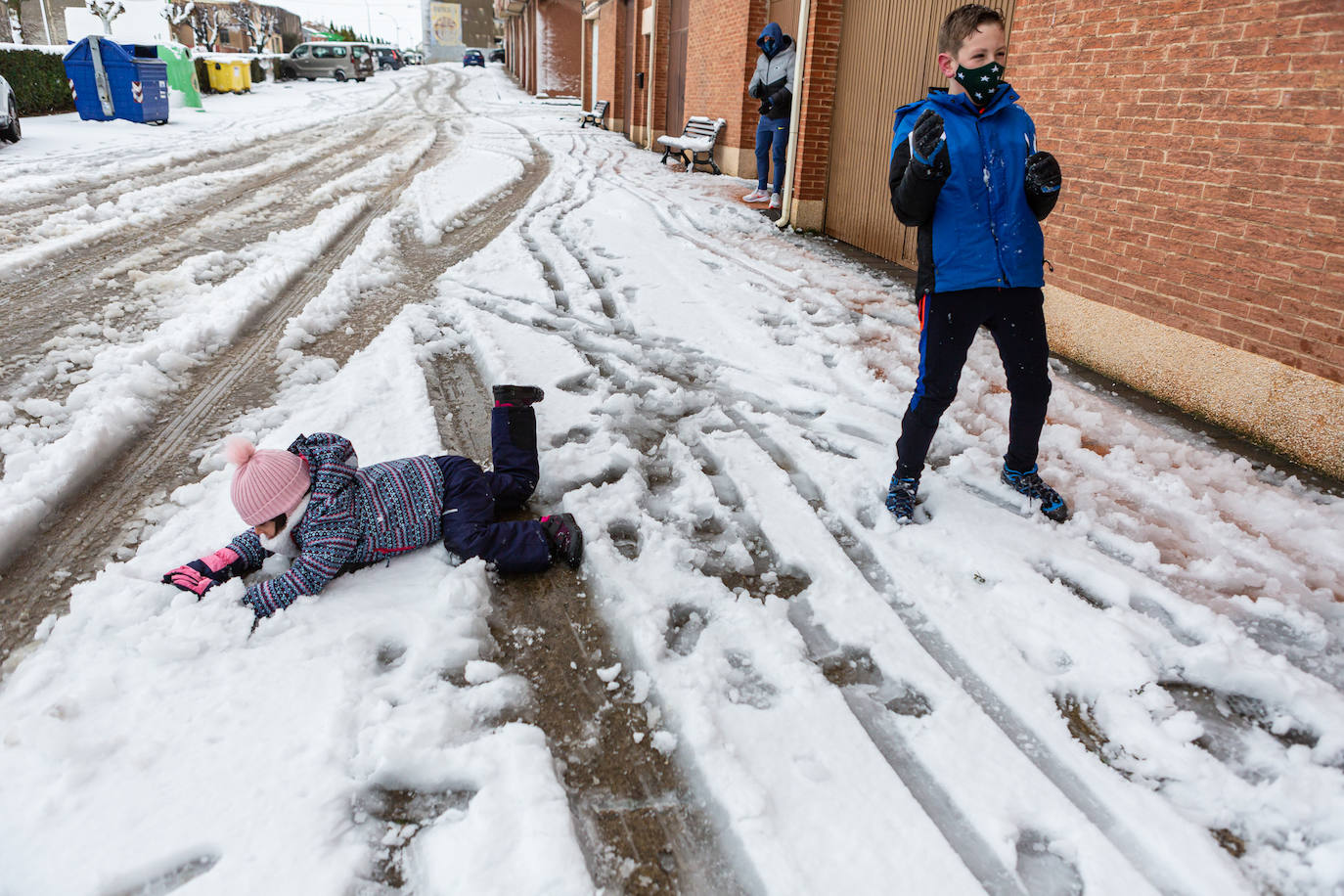 Municipios como Uruñuela, Najera, Sotés, Ventosa o Navarrete han recibido a la nieve en este 2 de enero