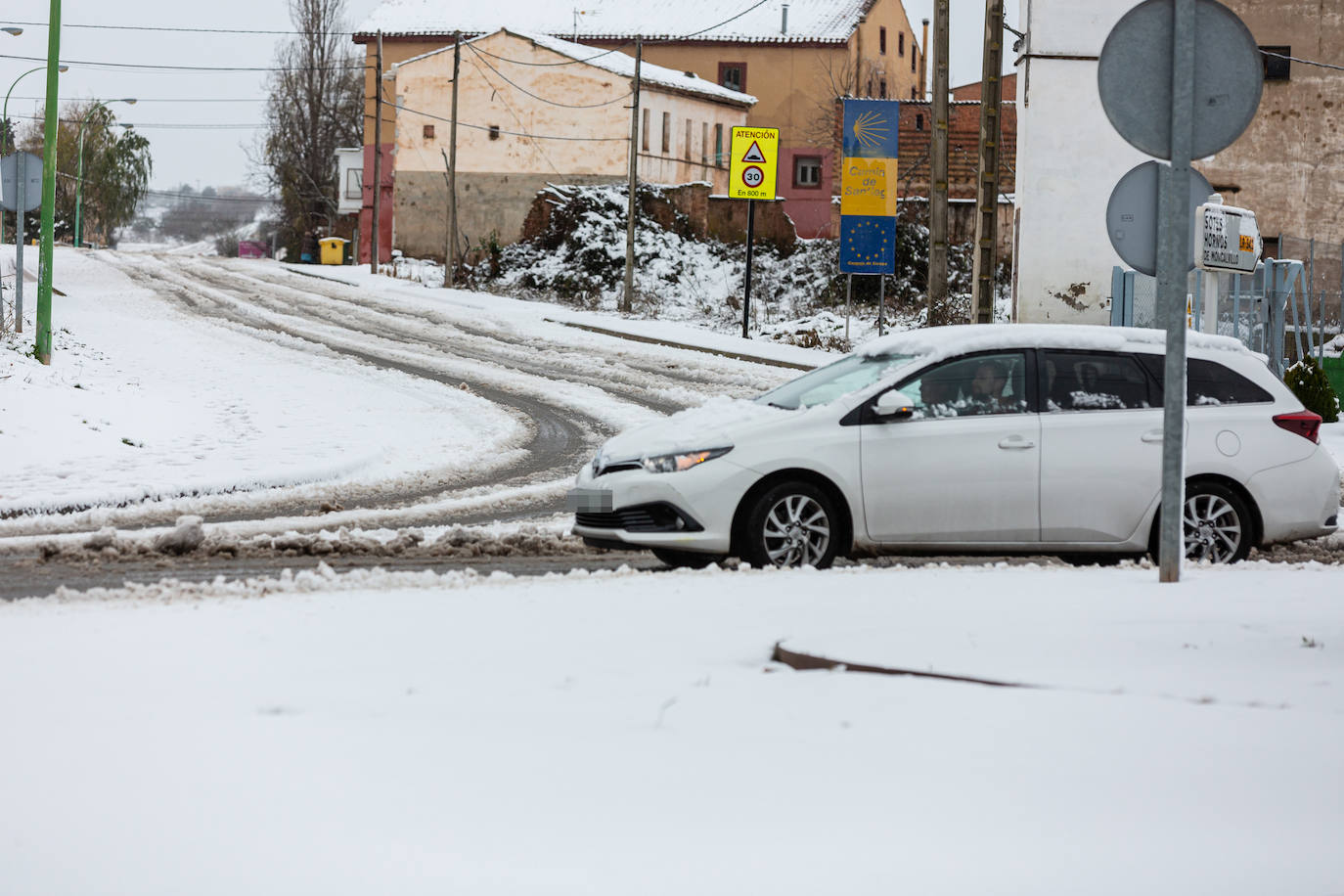 Municipios como Uruñuela, Najera, Sotés, Ventosa o Navarrete han recibido a la nieve en este 2 de enero