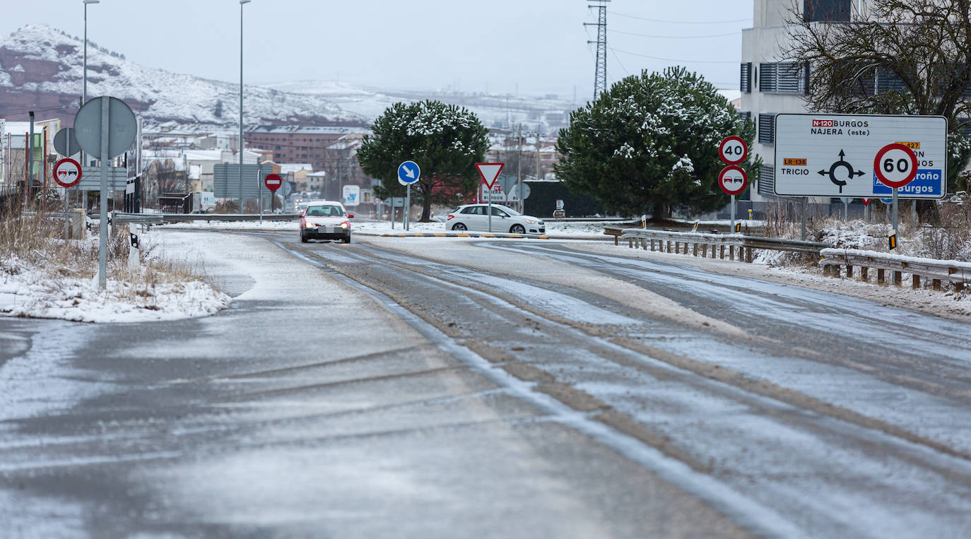 Municipios como Uruñuela, Najera, Sotés, Ventosa o Navarrete han recibido a la nieve en este 2 de enero