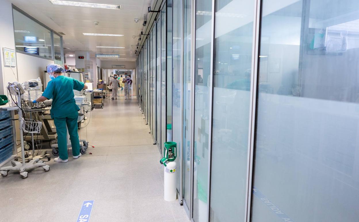 La presión hospitalaria sigue creciendo mientras aumentan los casos activos