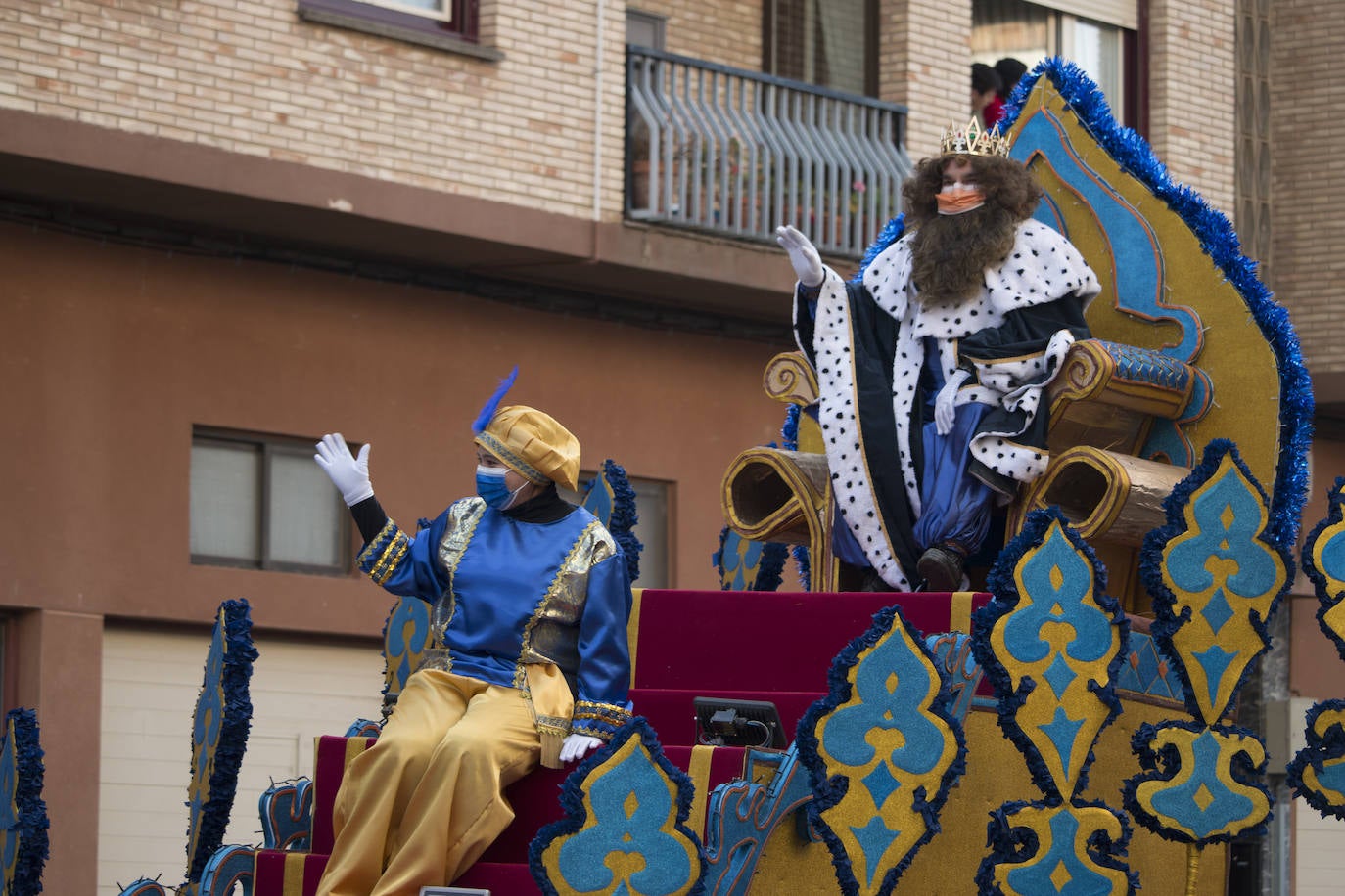 Los ciudadanos han disfrutado saludando a sus majestades