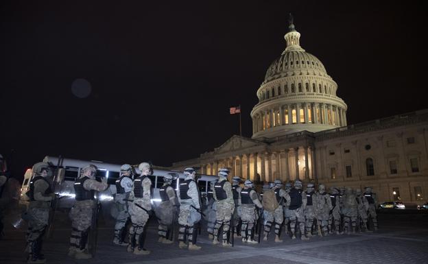 La Guardia Nacional frente al Capitolio.