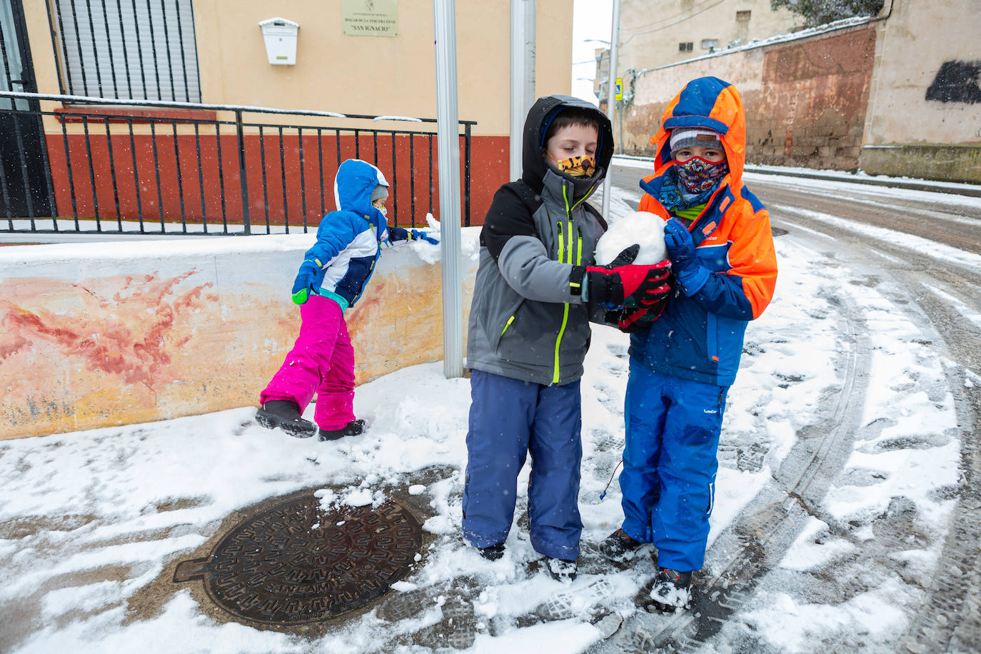 Fotos: Jornada de nieve en Uruñuela