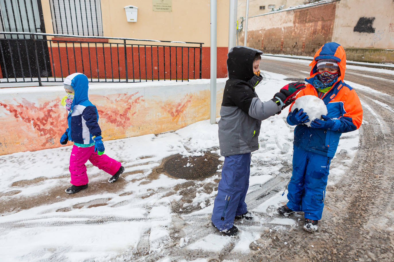 Fotos: Jornada de nieve en Uruñuela